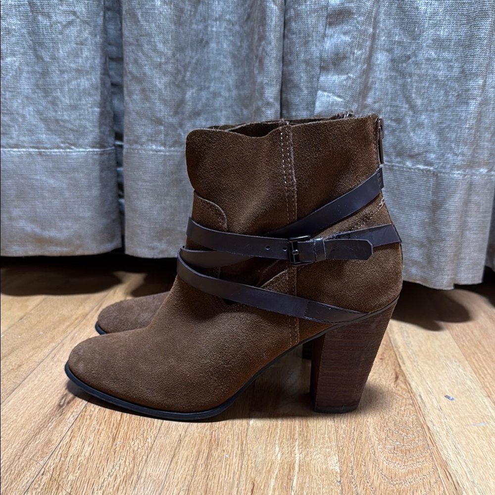 Brown Heeled Boots with Chunky Heel and Straps